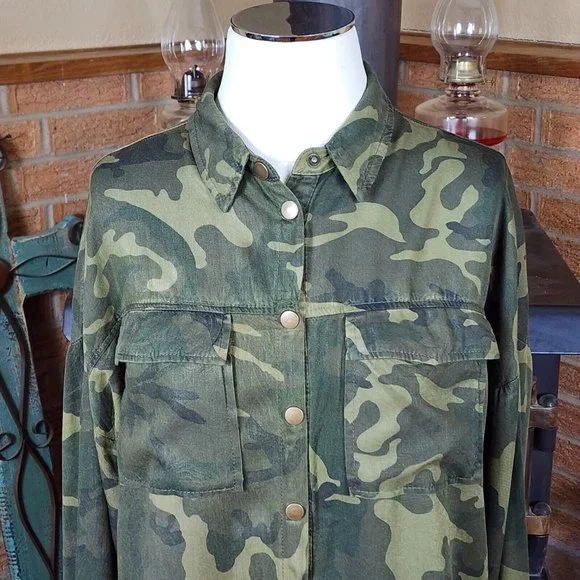 Escalier Camouflage Blouse Tapestry Embroidered Back Size M - Picture 2 of 6